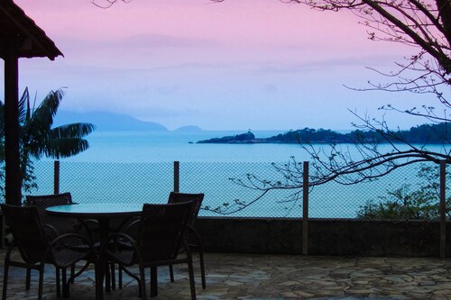 Casa em Ubatuba com Vista para o Mar