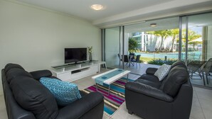 Apartemen Comfort, 2 kamar tidur, akses ke kolam renang, pemandangan kolam renang | Area keluarga | TV dan pemutar DVD