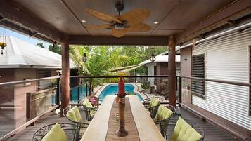 Superior Villa, 4 Bedrooms, Private Pool, Garden View | In-room dining