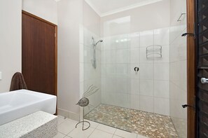 Bathroom - Banyak Villa (Horseshoe Bay)