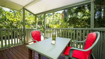 Family House, 2 Bedrooms, Private Pool, Garden View | Teres/patio