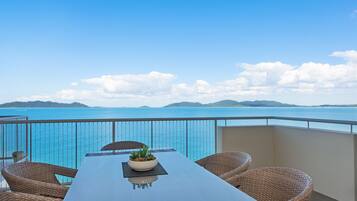 Superior Apartment, 2 Bedrooms, Pool Access, Ocean View | Pemandangan balkoni
