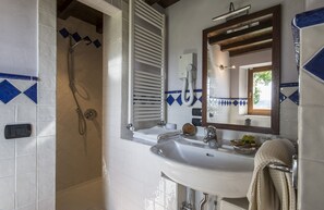 Deluxe Double Room, Hill View | Bathroom - Il Nido di Gabbiano (Scarperia e San Piero)