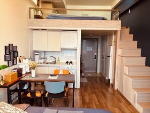 디럭스 듀플렉스 | 각각 다른 스타일의 인테리어, 각각 다르게 가구 비치, 방음 설비, 다리미/다리미판