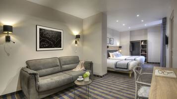 Chambre Familiale | Minibar, coffres-forts dans les chambres, bureau, chambres insonorisées