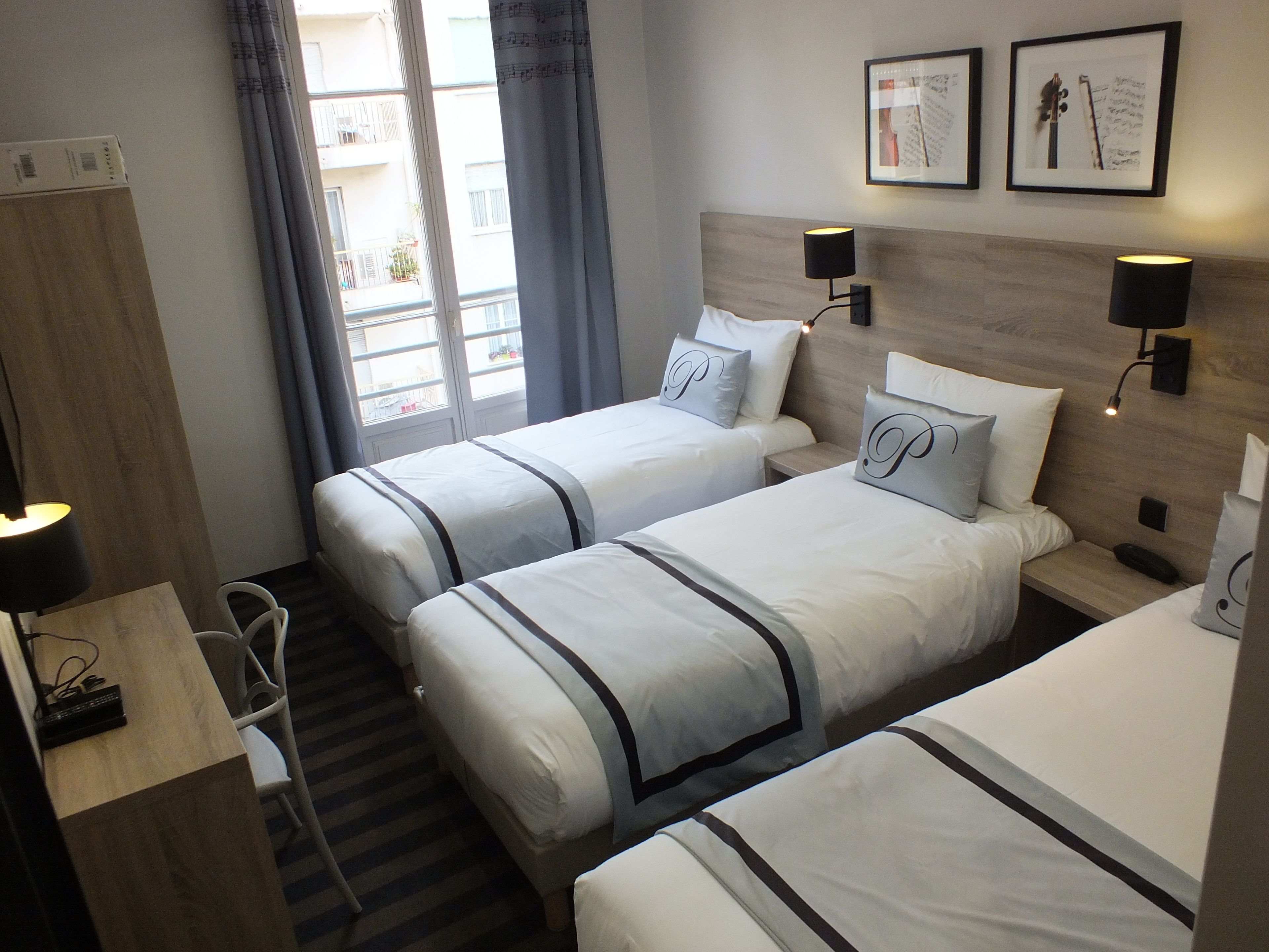 triple room, private bathroom | minibar, in-room safe, desk, soundproofing