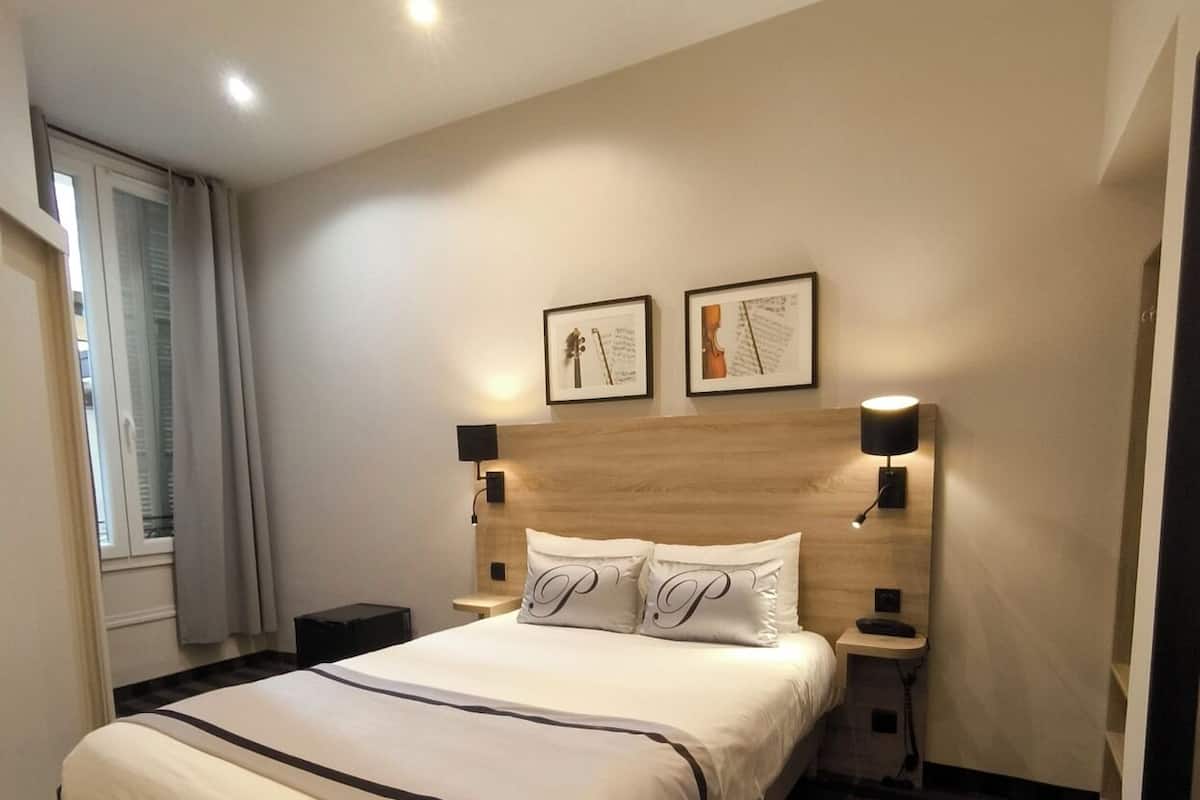 Minibar, in-room safe, desk, soundproofing