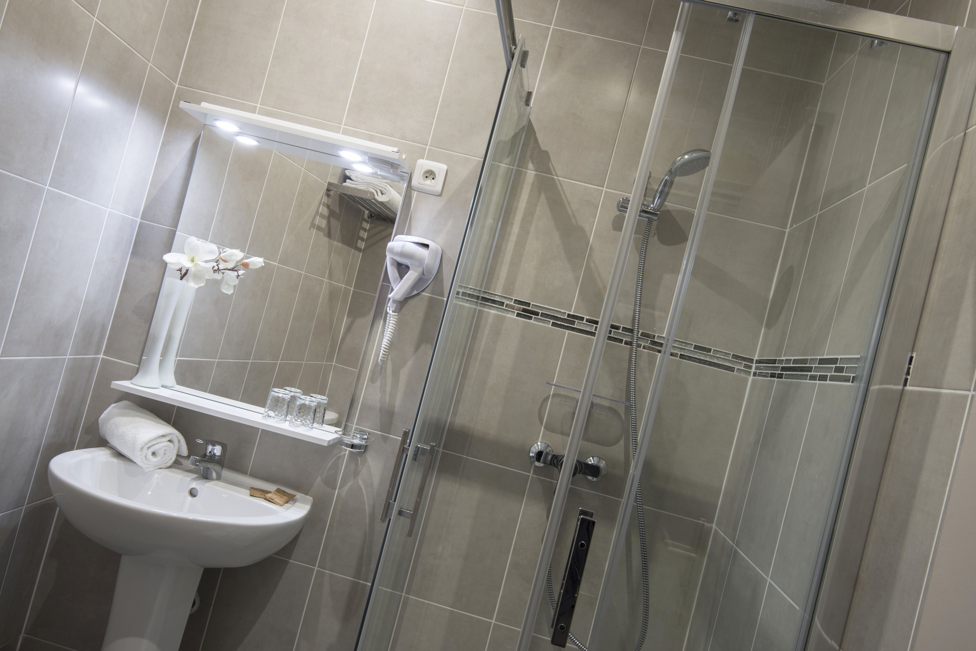 shower, free toiletries, hair dryer, towels