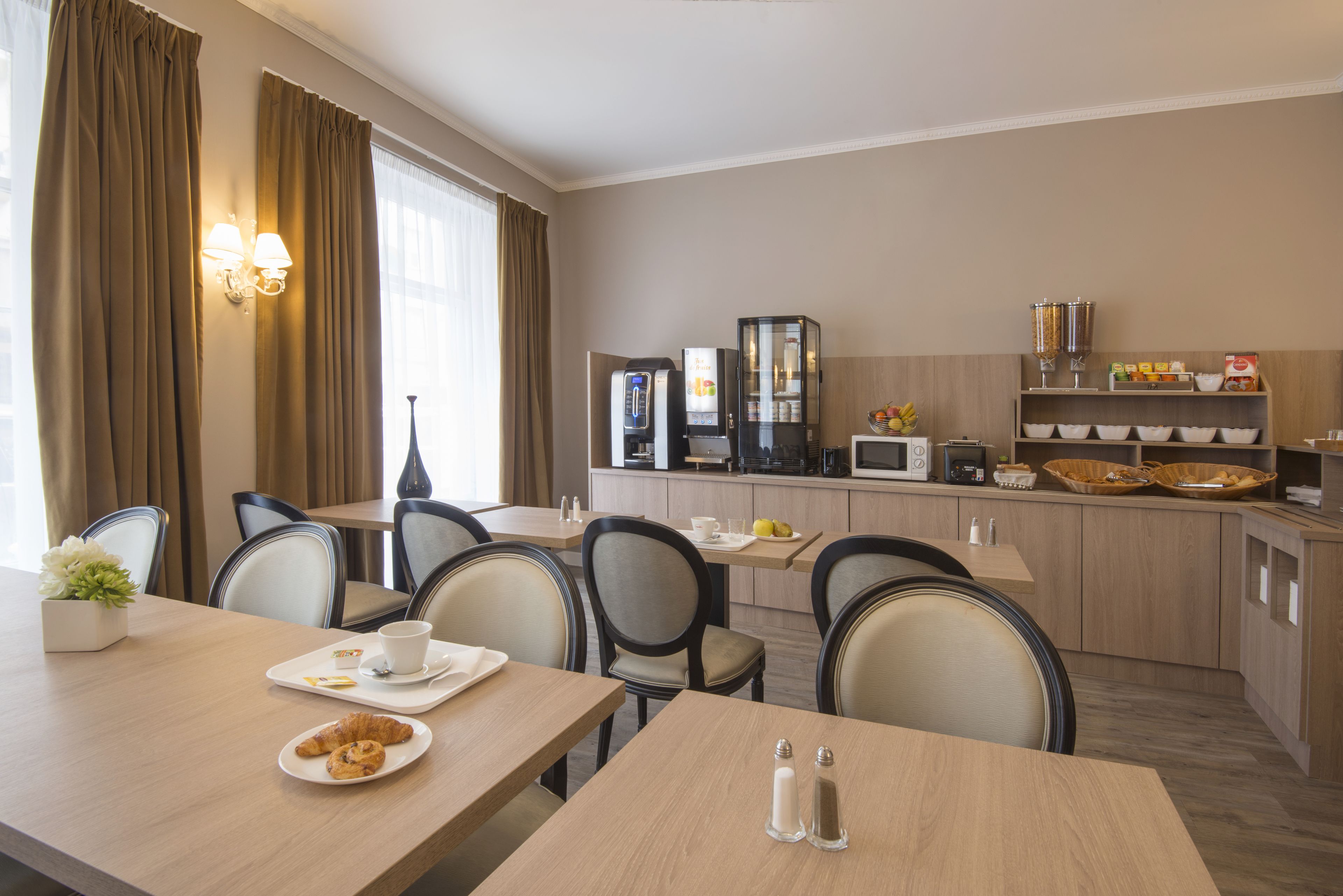 daily continental breakfast (eur 12 per person)