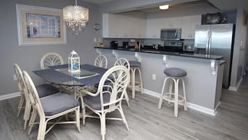 Condo, 3 Bedrooms, Oceanfront | In-room dining