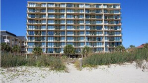 On the beach - Beach Club III by Elliott Beach Rentals (North Myrtle Beach)