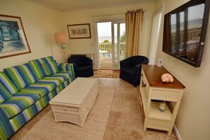 Condo, 2 Bedrooms, Oceanfront | Living room