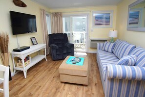 Interior - Ocean Pier IV by Elliott Beach Rentals (North Myrtle Beach)