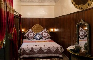 Apartamento standard, 2 quartos, vista para a cidade | Frigobar, cofres nos quartos, escrivaninha, cortinas blackout