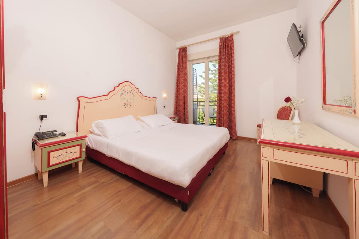 Standard Double or Twin Room, Sea View | Premium bedding, minibar, in-room safe, desk