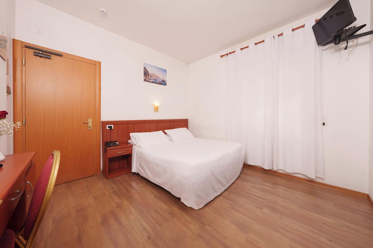 Economy Double Room | Premium bedding, minibar, in-room safe, desk