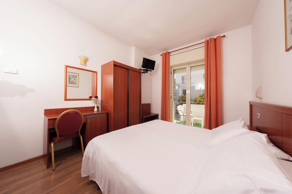 Standard Double or Twin Room, Mountain View | Premium bedding, minibar, in-room safe, desk