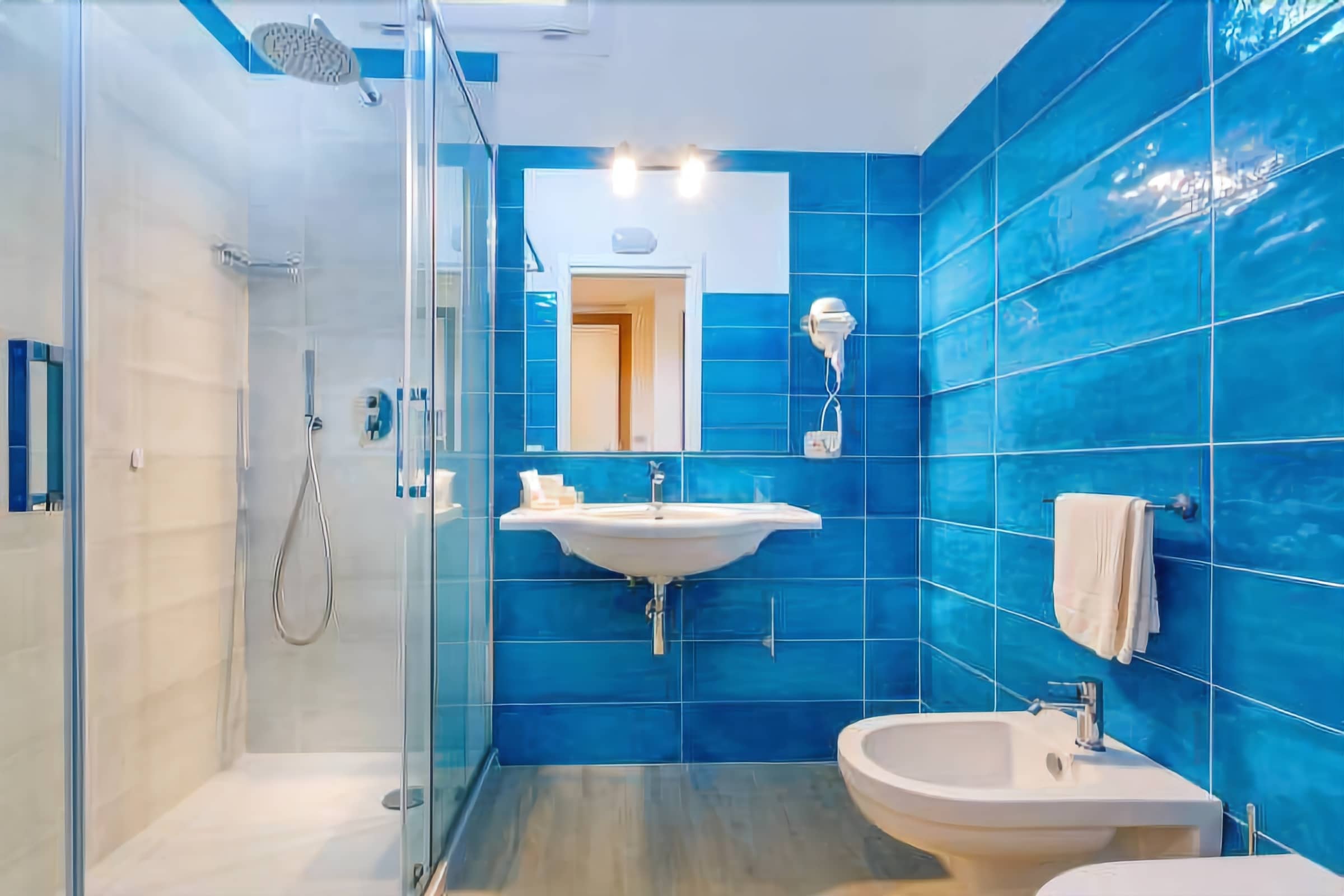 superior double or twin room, balcony, sea view | bathroom | free toiletries, hair dryer, bidet, towels