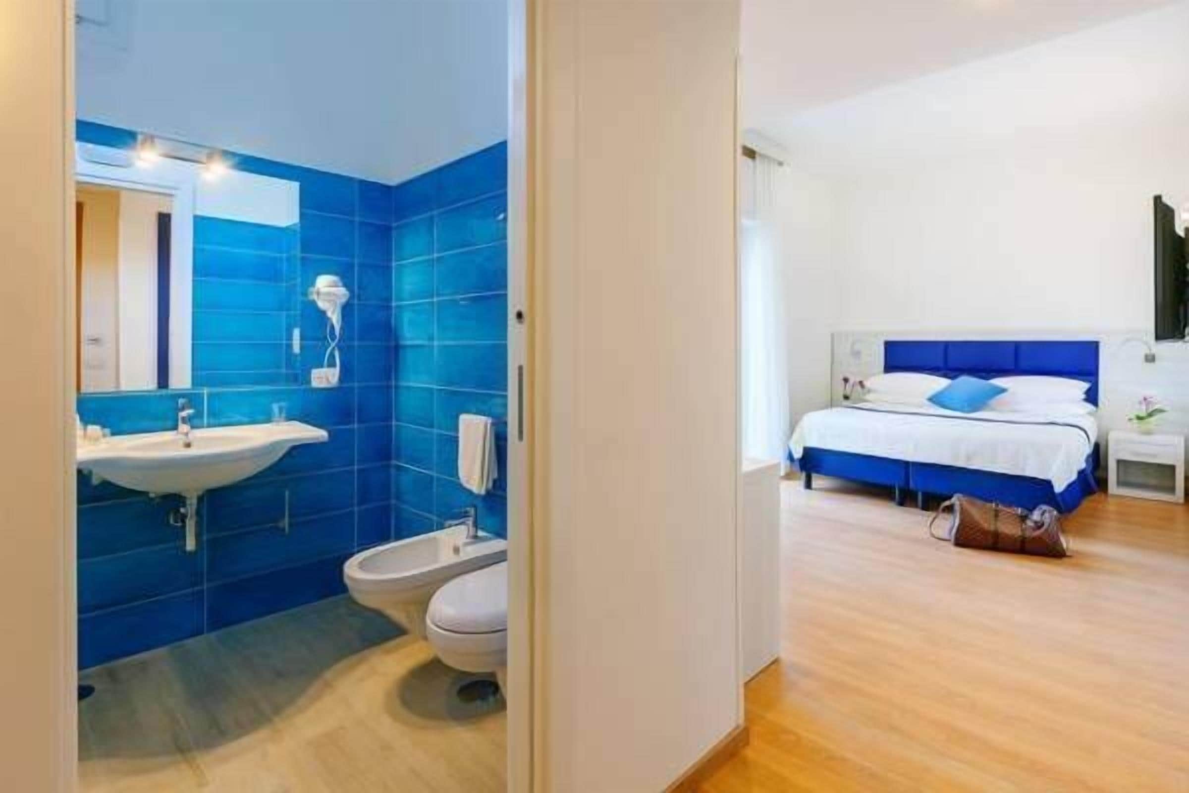 superior double or twin room, balcony, sea view | premium bedding, minibar, in-room safe, desk