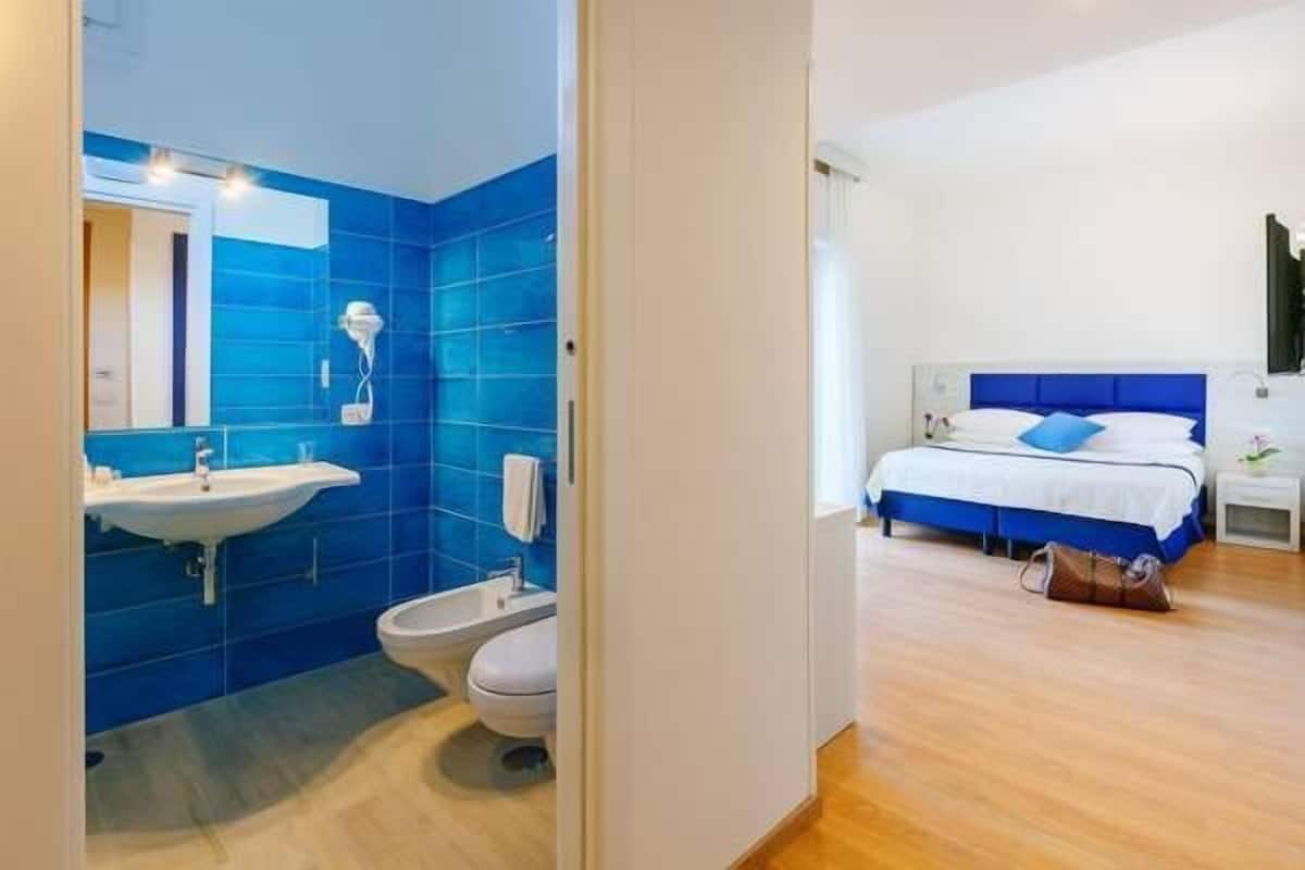 superior double or twin room, balcony, sea view | premium bedding, minibar, in-room safe, desk