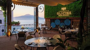 Breakfast served, local and international cuisine, alfresco dining  - Hotel Aequa (Vico Equense)