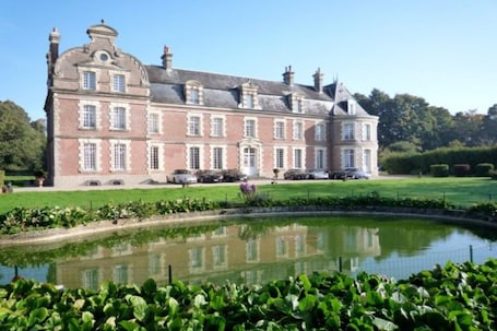 Exterior. Château de Béhen