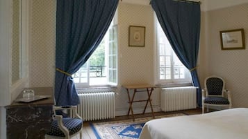 Romantic Double Room, Park View | Individually decorated, individually furnished, desk, blackout drapes