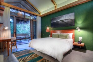 PREMIUM PLUS 1 KING BED | 迷你吧、房內夾萬、書桌、遮光窗簾/窗簾