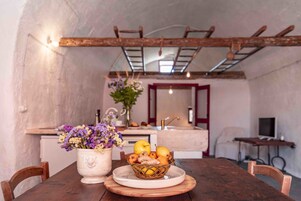 Appartamento (La Lamia) | Area soggiorno | TV LCD 26 pollici con canali digitali, TV