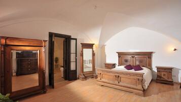 Apartemen (Il Nido) | Seprai premium, selimut bulu angsa, dan meja kerja