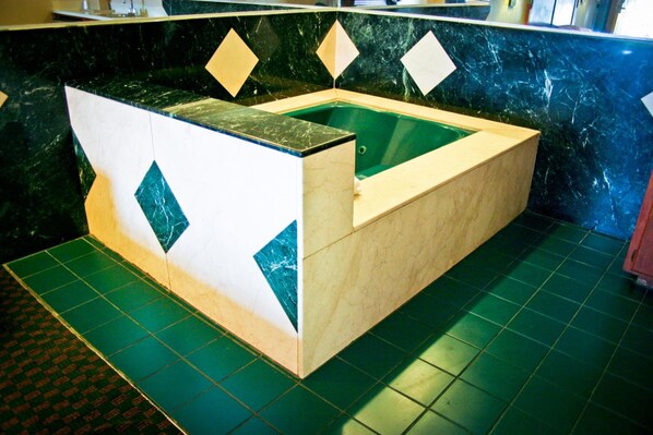 Ensemble douche/baignoire, articles de toilette gratuits