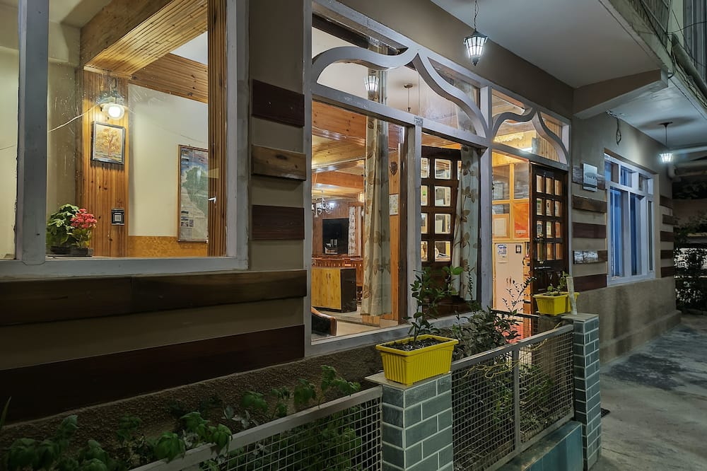 CS Shhandella Hotel