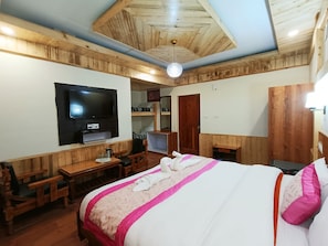 1 bedroom, desk, free WiFi, bed sheets