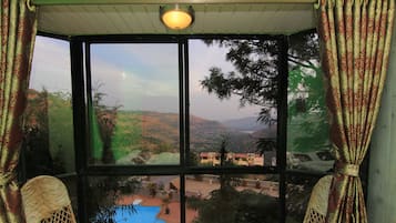 Quarto casal panorâmico, 1 quarto, vista para o vale | Vista do quarto