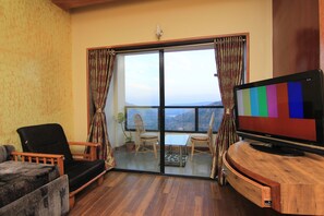 Juniorsvit - utsikt mot dalen | Utsikt från rummet