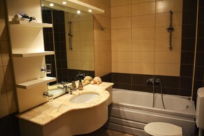 Apartment, 1 Bedroom, Terrace, Sea View | Bathroom | Shower, free toiletries, hair dryer, towels - Apartments Vesna (Bigovo)