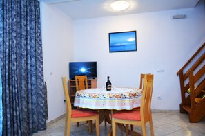 Dúplex Confort, 1 habitación, Terraza, vista al mar | Servicio a la habitación