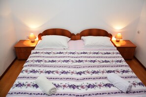 Estudio, 1 cama matrimonial, vista al mar, frente al mar | Insonorización, tabla de planchar con plancha y wifi gratis 