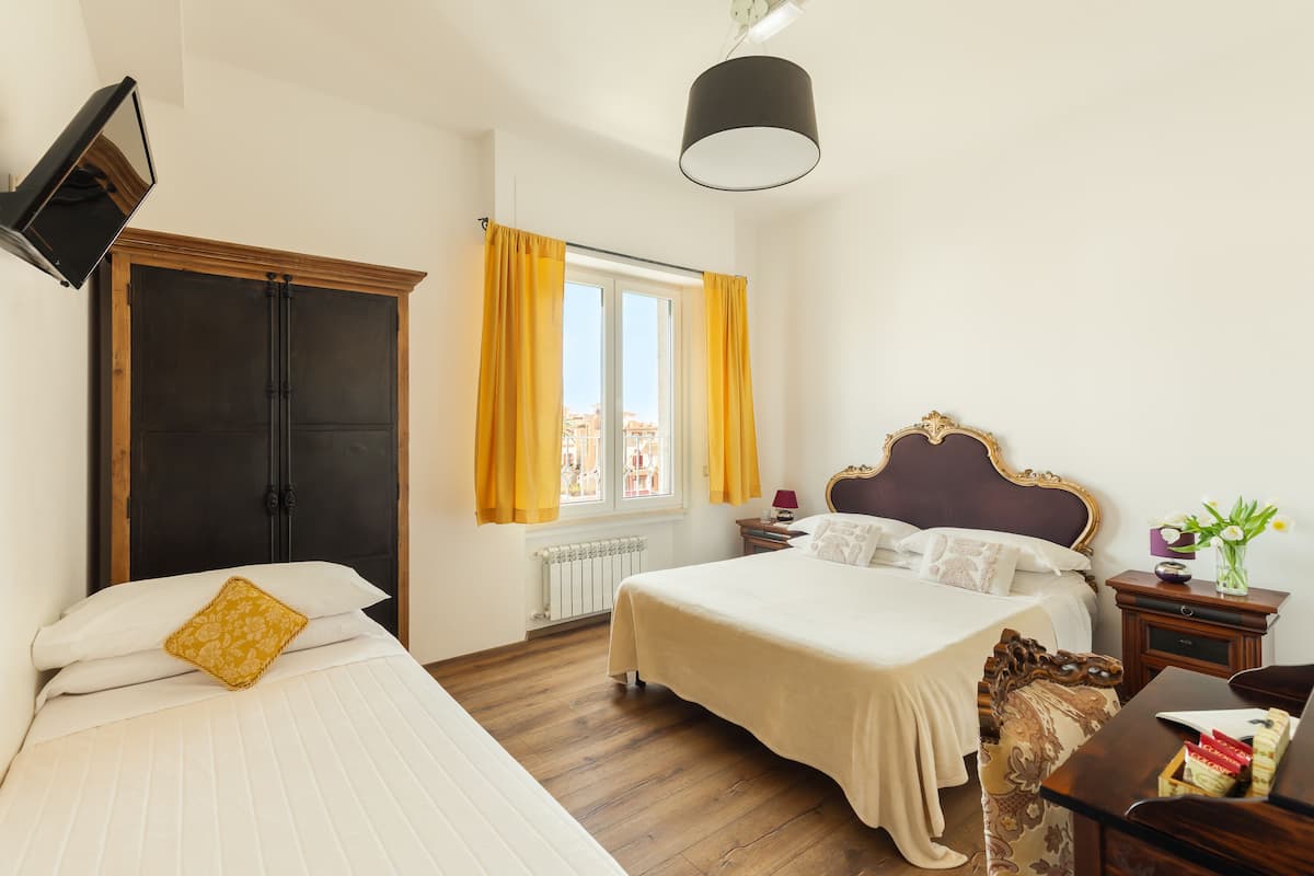 Chambre Double Deluxe, plusieurs lits, salle de bains privée, vue mer (La Doree)