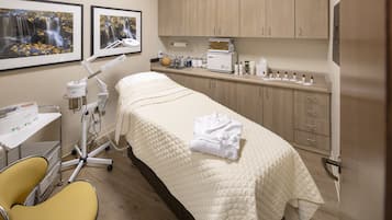 Guest rooms feature a bed with a quilted cover, a medical examination table, and a patient examination chair.