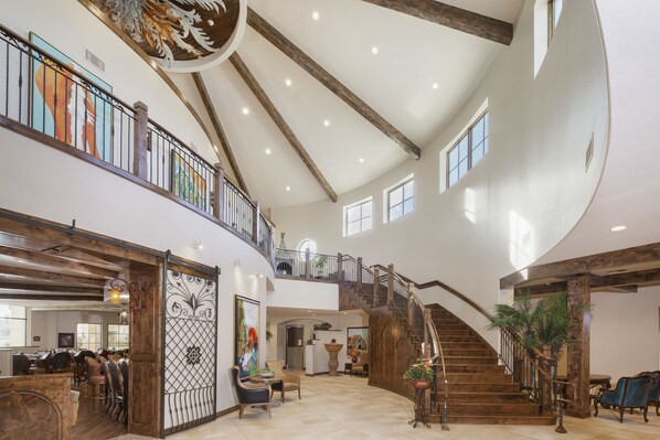 Interior - The Murieta Inn & Spa (Sloughhouse)