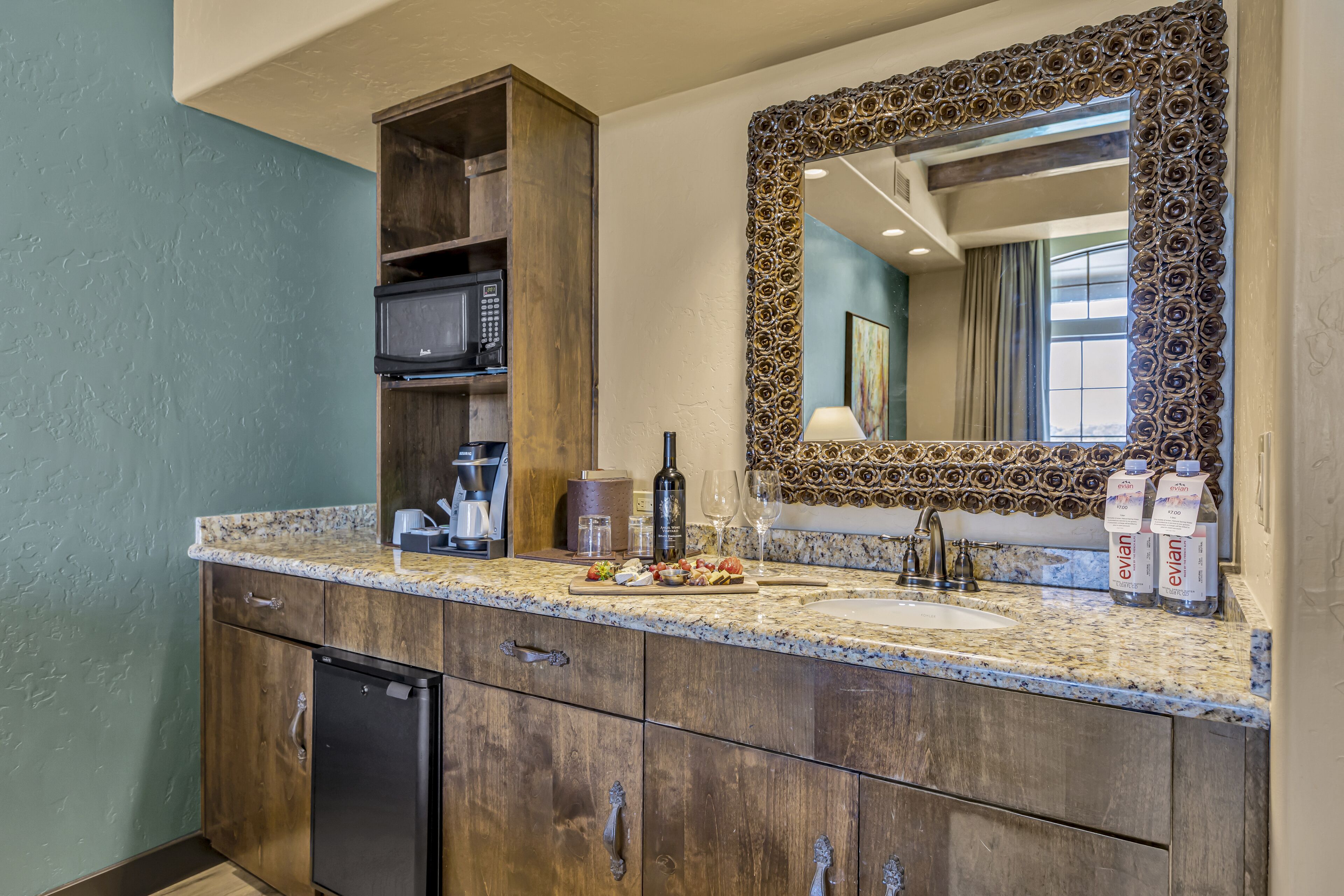 signature suite, 1 king bed (parlor) | minibar