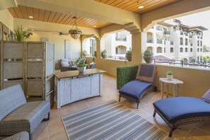 Kroppsbehandlinger, kroppsinnpakning og kroppsskrubb