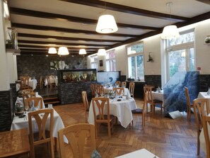 Breakfast, lunch, dinner served; French cuisine  - Le Moschenross (Thann)