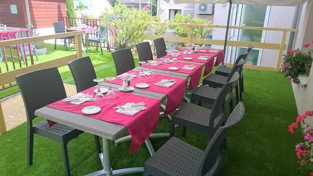 breakfast, lunch, dinner served; french cuisine