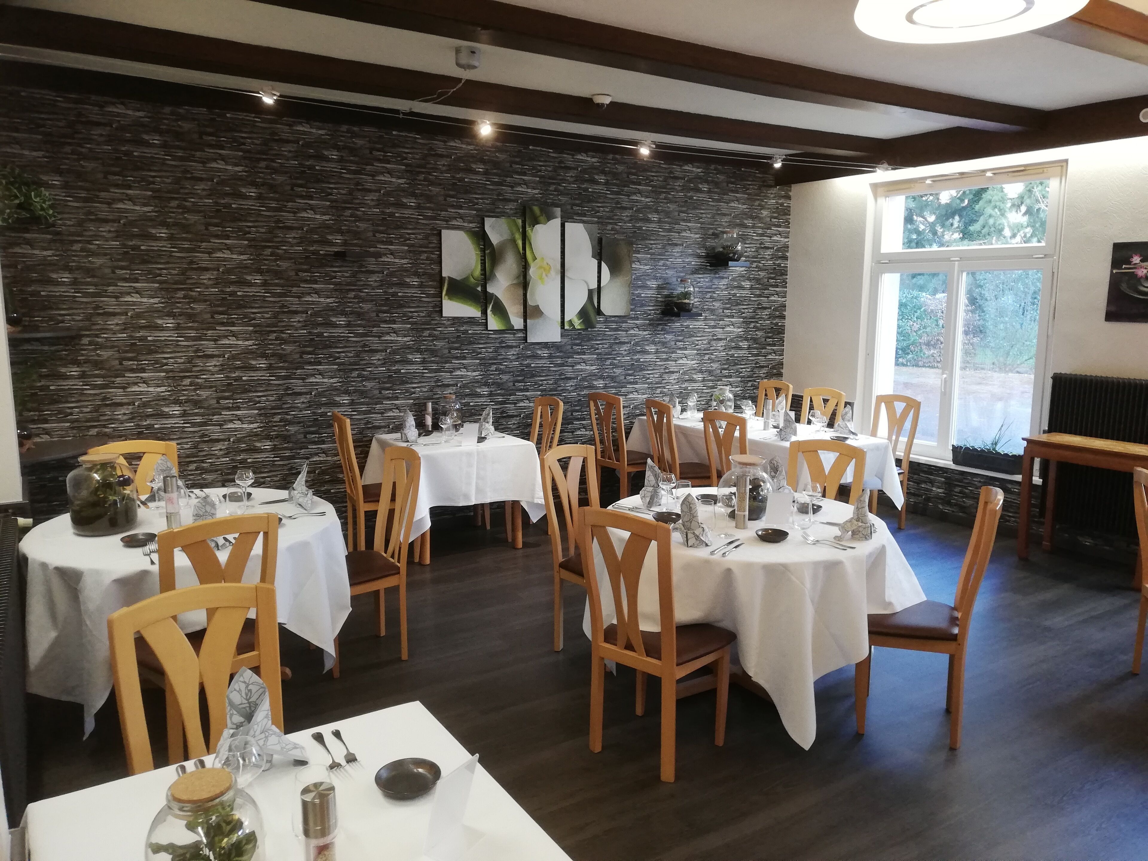 breakfast, lunch, dinner served; french cuisine