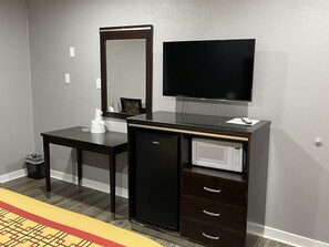 Desk, free WiFi, bed sheets - El Segundo Inn (Hawthorne)