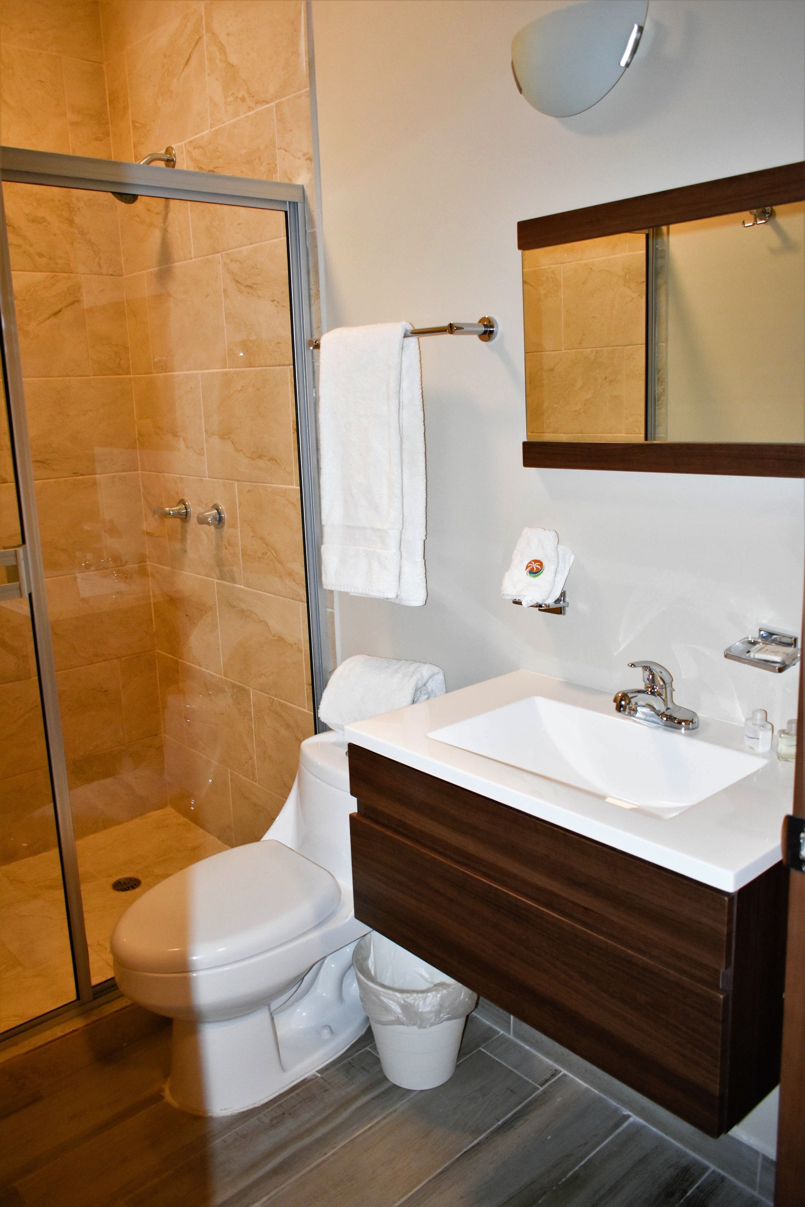 royal suite | bathroom | shower, free toiletries, towels