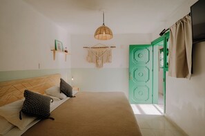 Standardzimmer, 1 King-Bett, mit Bad | Bügeleisen/Bügelbrett, kostenloses WLAN, Bettwäsche