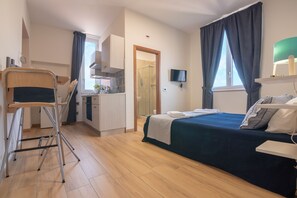 Studio, Sea View (Lucio) | Desk, cots/infant beds, free WiFi, bed sheets - Santa Caterina B&B (Naples)